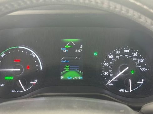 Used 2024 Toyota Sienna XLE w/ XLE Plus Package FWD image 2