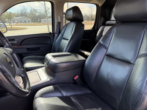 Used 2012 Chevrolet Avalanche LTZ image 11