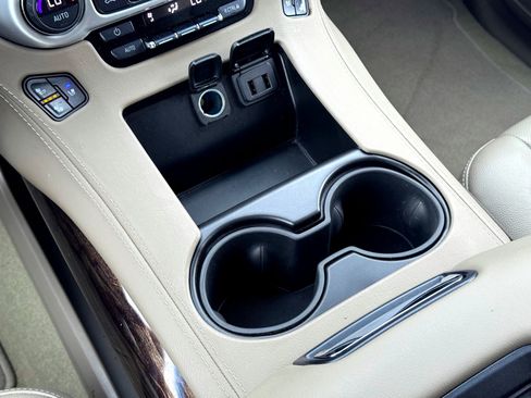 Used 2017 GMC Yukon SLT w/ Open Road Package RWD image 31