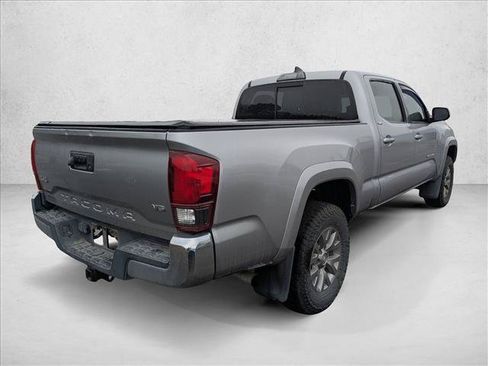 Used 2018 Toyota Tacoma SR5 AWD/4WD image 5