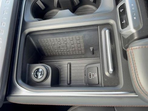 Used 2025 Ford Expedition Active AWD/4WD image 14