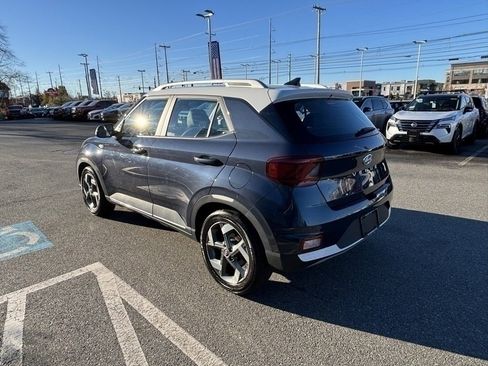 Used 2022 Hyundai Venue Limited image 5