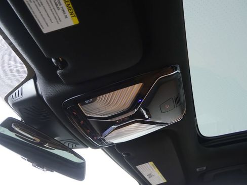 Certified 2022 BMW 750i xDrive w/ Executive Package image 23