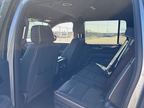 Used 2025 GMC Yukon XL Elevation image 8
