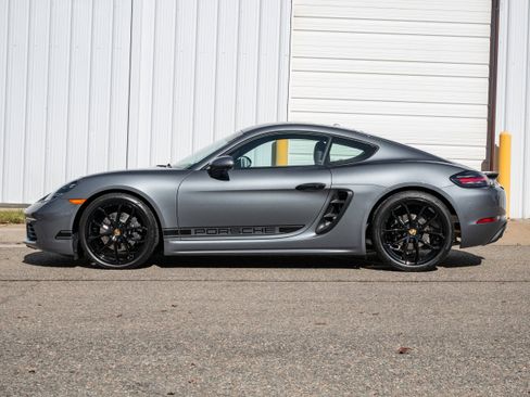 Used 2025 Porsche 718 Cayman image 2