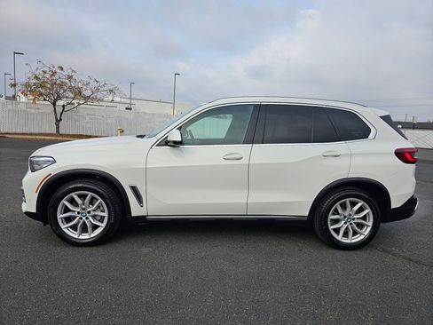 Certified 2022 BMW X5 xDrive40i w/ Parking Assistance Package image 3