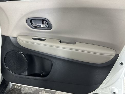 Used 2018 Honda HR-V LX image 30