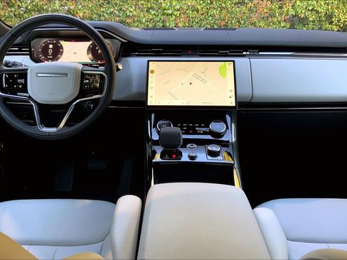 Used 2023 Land Rover Range Rover Sport SE image 16