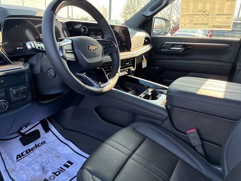 New 2026 Chevrolet Suburban High Country image 2