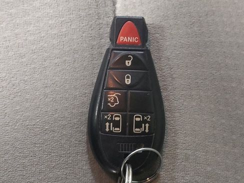 Used 2014 Dodge Grand Caravan SXT image 32