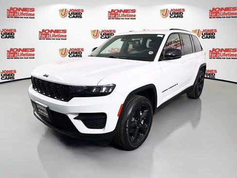 Used 2023 Jeep Grand Cherokee Altitude image 13