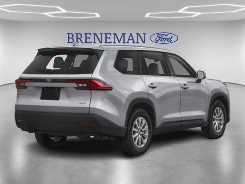 Used 2025 Toyota Grand Highlander XLE image 2