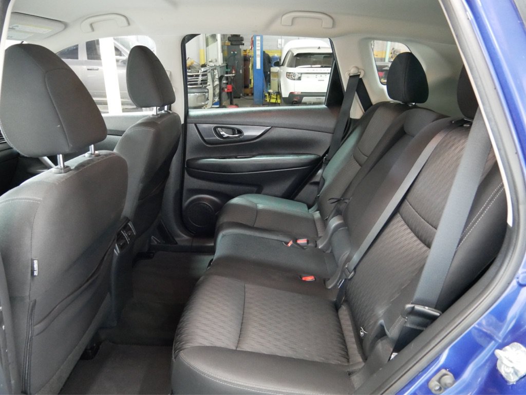 Used 2018 Nissan Rogue SV AWD/4WD image 25