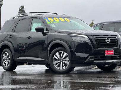 New 2025 Nissan Pathfinder SL w/ Black Appearance Package