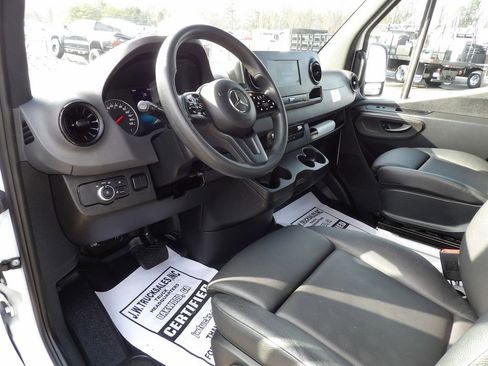 Used 2023 Mercedes-Benz Sprinter 2500 image 16