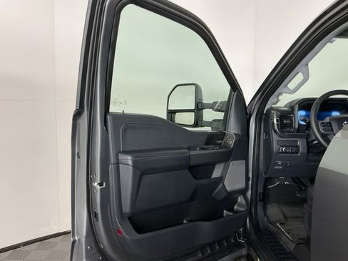 Used 2025 Ford F450 Lariat w/ FX4 Off-Road Package image 15