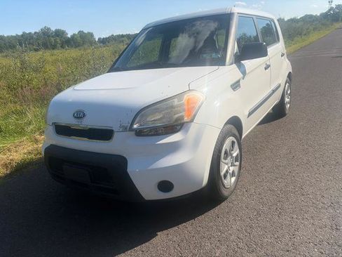 Used 2011 Kia Soul FWD image 1