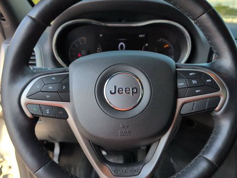 Used 2022 Jeep Grand Cherokee Laredo X RWD image 25