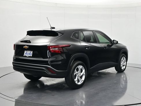 New 2026 Chevrolet Trax LS w/ LS Convenience Package FWD image 5