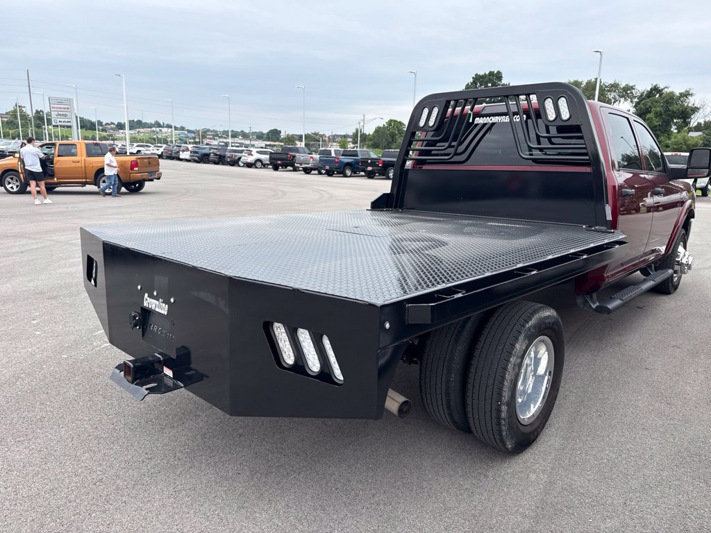 Used 2024 RAM 3500 Tradesman w/ Chrome Appearance Group AWD/4WD image 4