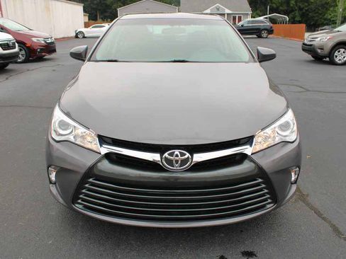 Used 2017 Toyota Camry LE FWD image 3