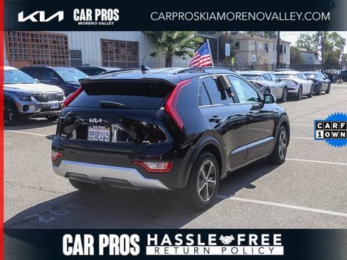 Certified 2025 Kia Niro EX image 9