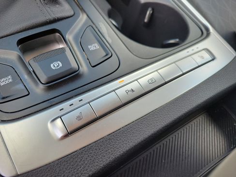 Used 2025 Kia Carnival image 16