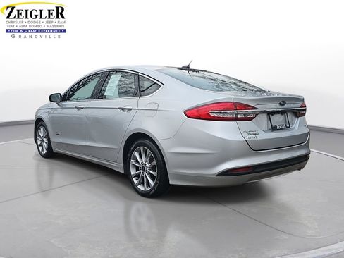 Used 2017 Ford Fusion Energi SE image 7