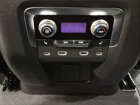 Used 2024 GMC Yukon XL Denali w/ Advanced Technology Package image 18