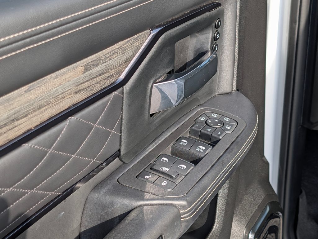 Used 2025 RAM 2500 Limited AWD/4WD image 26