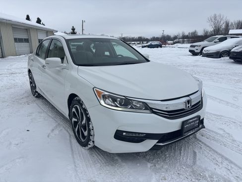 Used 2016 Honda Accord EX image 1