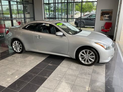 Used 2011 INFINITI G37 Convertible w/ Premium Pkg RWD image 21
