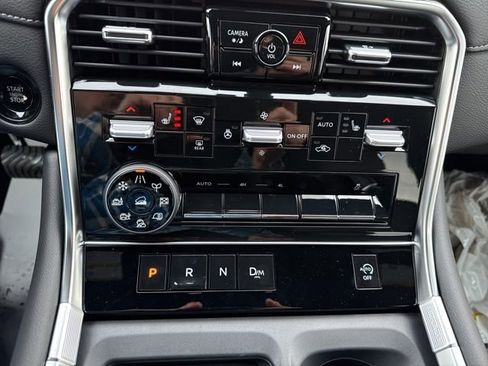 New 2026 Nissan Armada SL w/ Captain's Chari Seat Package image 20