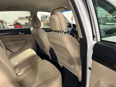 Used 2014 Kia Sorento LX image 16