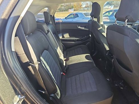 Used 2018 Ford Edge SE image 16