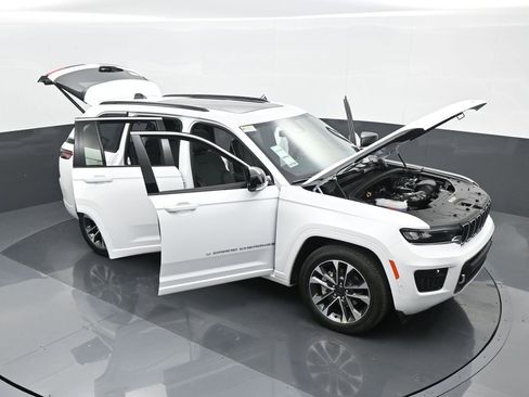 Used 2024 Jeep Grand Cherokee Overland w/ Luxury Tech Group IV image 73