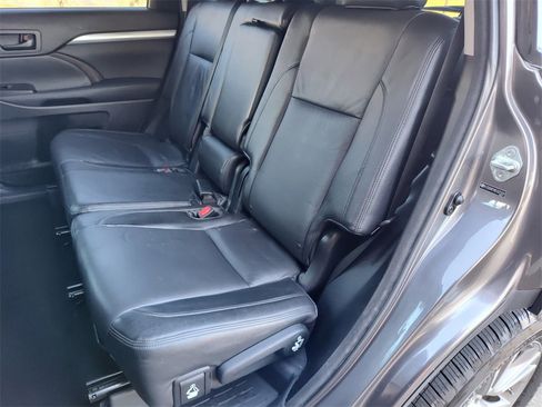 Used 2014 Toyota Highlander LE image 35