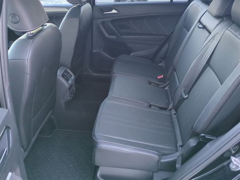 Used 2022 Volkswagen Tiguan SE R-Line image 19