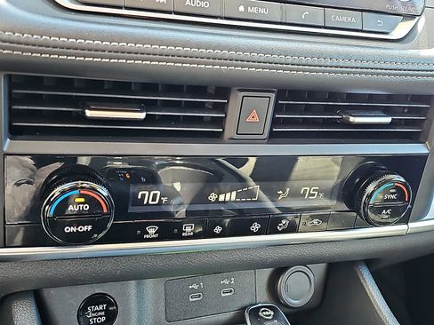Used 2024 Nissan Rogue SV AWD/4WD image 16