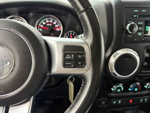 Used 2016 Jeep Wrangler Unlimited Rubicon AWD/4WD image 26
