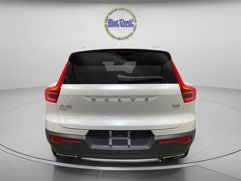 Used 2019 Volvo XC40 T4 Inscription FWD image 4