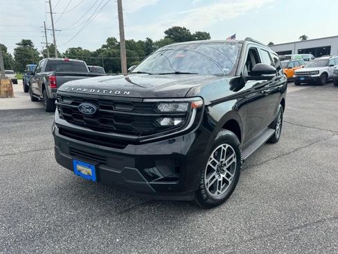 Used 2025 Ford Expedition Active RWD image 5
