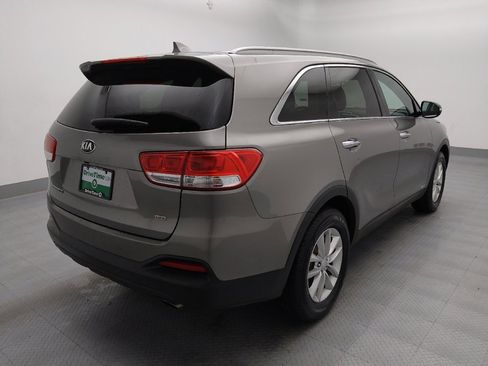 Used 2016 Kia Sorento LX w/ LX Convenience Package image 9