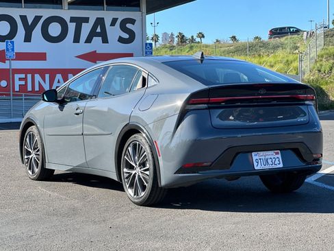 Used 2024 Toyota Prius XLE image 3