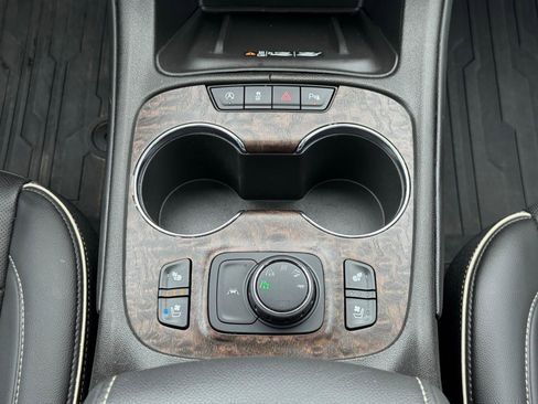 Used 2023 GMC Acadia Denali w/ Denali Ultimate Package AWD/4WD image 13