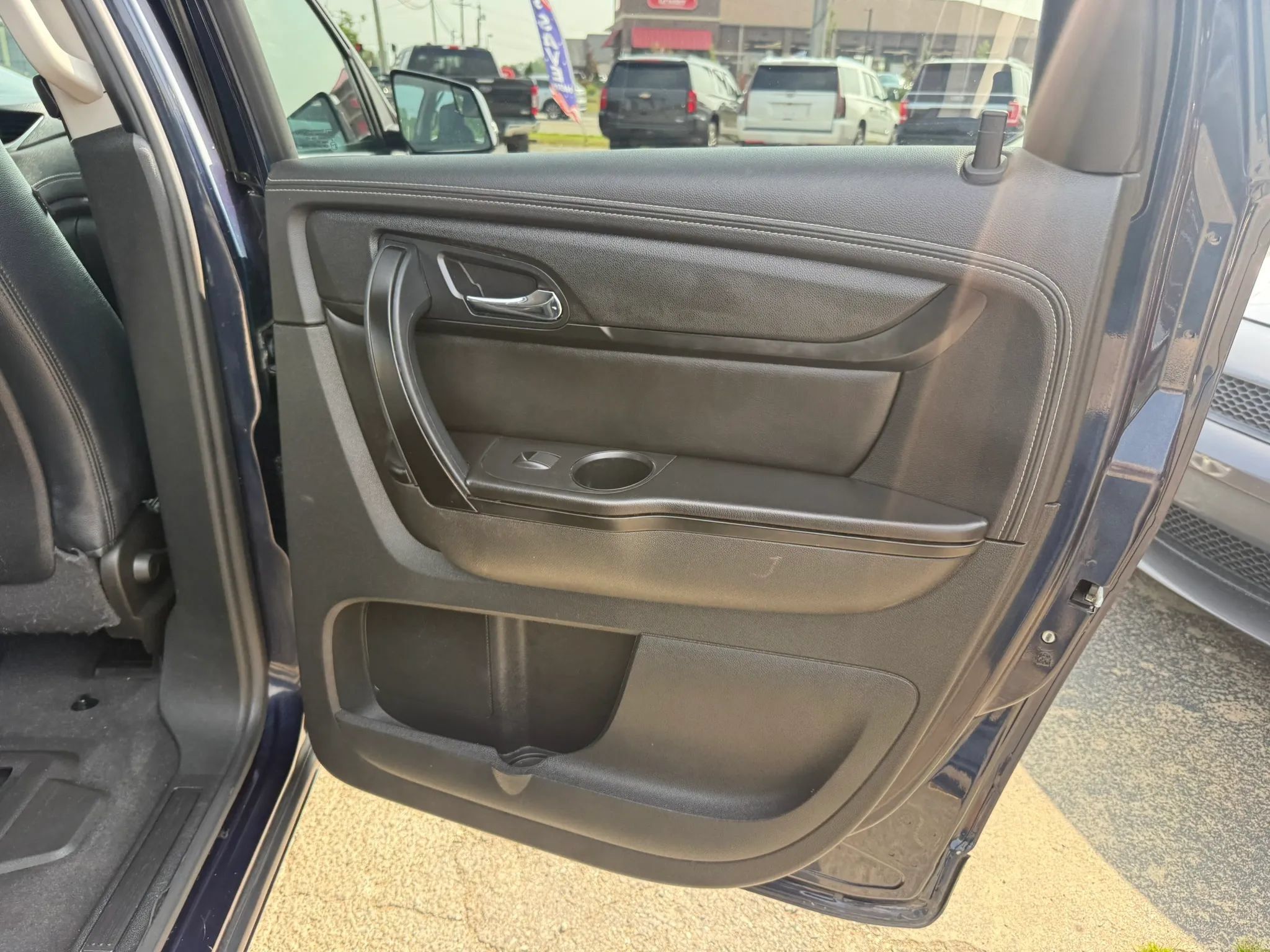 Used 2017 Chevrolet Traverse LT w/ Style and Technology Package FWD image 19