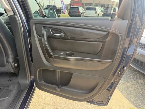 Used 2017 Chevrolet Traverse LT w/ Style and Technology Package FWD image 19