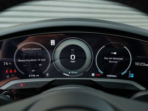 Certified 2026 Porsche Taycan AWD/4WD image 27