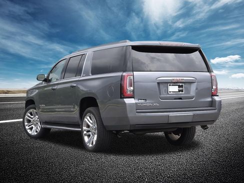 Used 2020 GMC Yukon XL SLT w/ Premium Edition RWD image 18