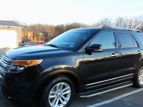 Used 2013 Ford Explorer XLT image 1
